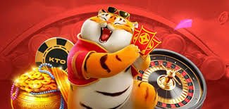 Esports ပြိုင်ပွဲကြီးတွင် Team များ ဗျူဟာချ ကစားနေသောမြင်ကွင်း